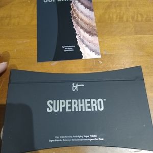 It Cosmetics Super Hero Eyeshadow Palette